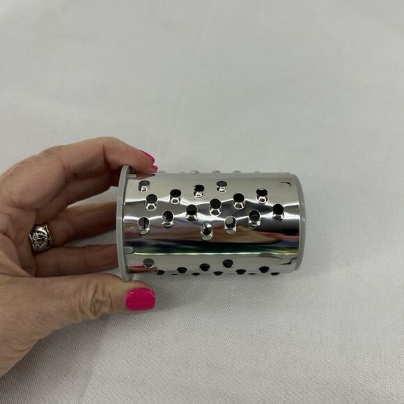 Pampered Chef Deluxe Cheese Grater 1275 Barely Used Large And Small Graters - Picture 9 of 10